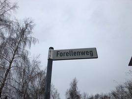 Forellenweg-Schild