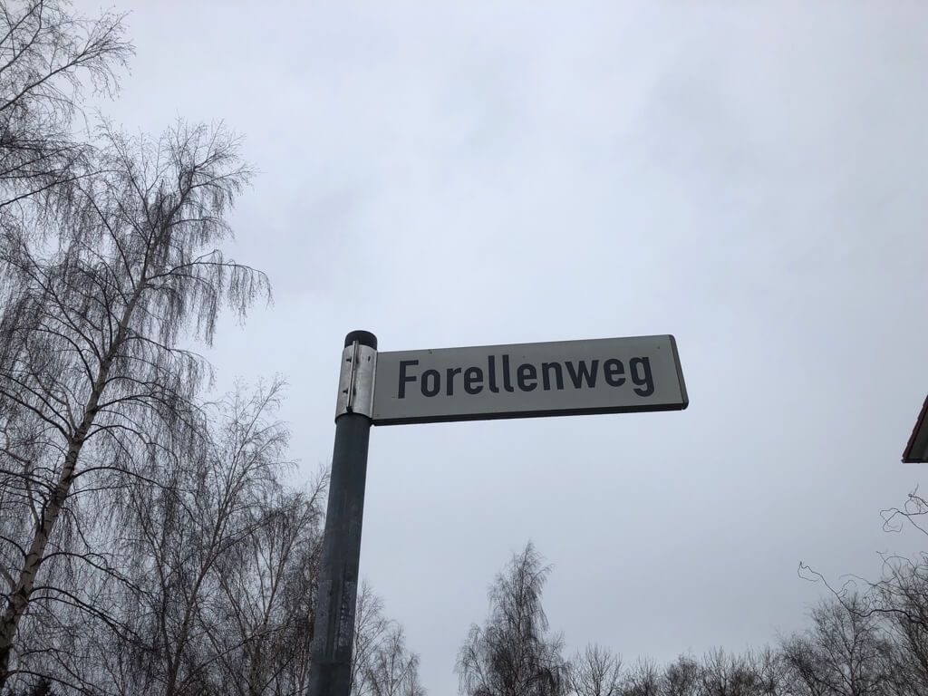 Forellenweg-Schild
